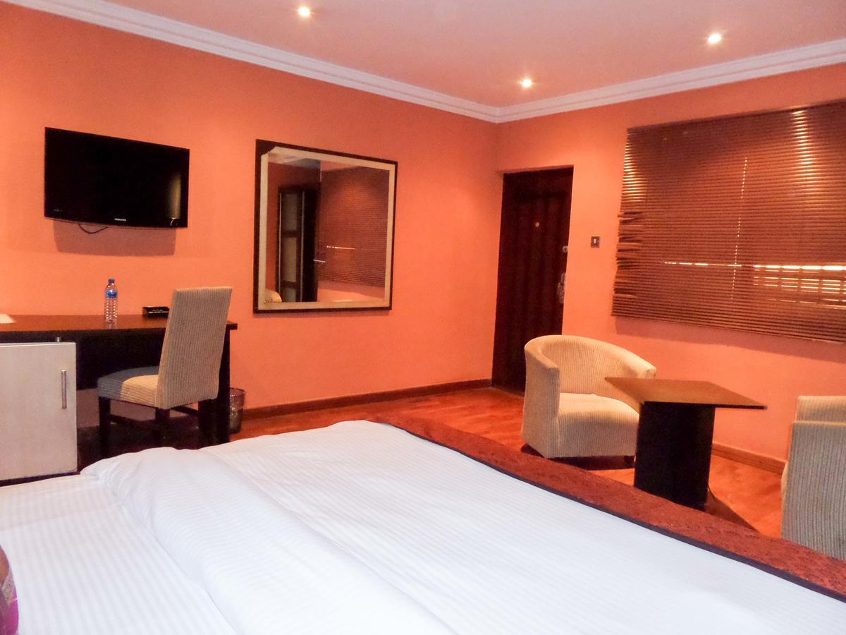 Aries Suites Lagos Exteriör bild