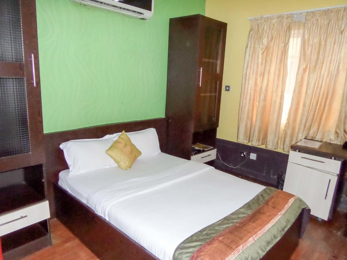 Aries Suites Lagos Exteriör bild