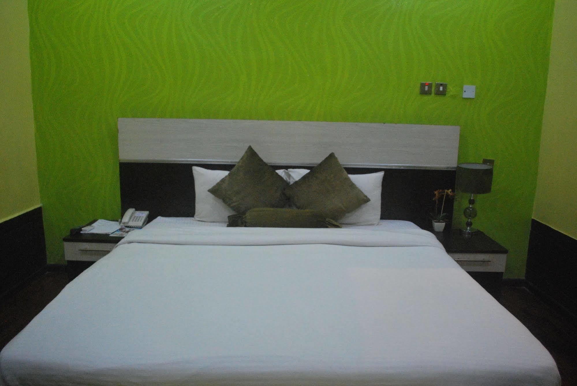 Aries Suites Lagos Exteriör bild