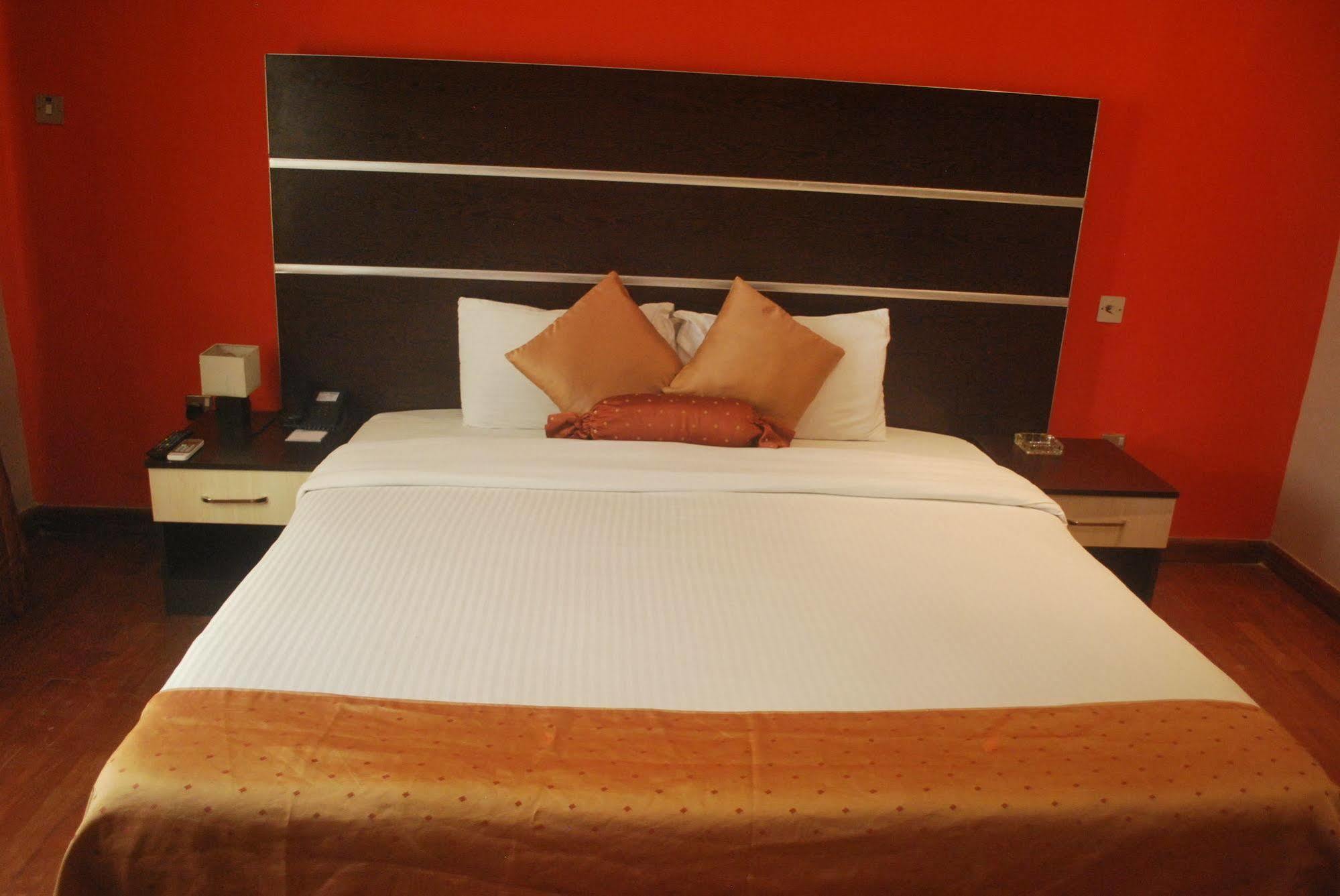 Aries Suites Lagos Exteriör bild